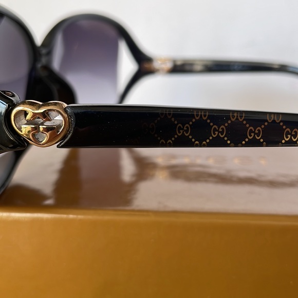 Authentic Sunglasses Gucci Made in Italy. - Picture 4 of 11